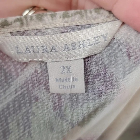 Pretty lightweight top - Picture 5 of 5